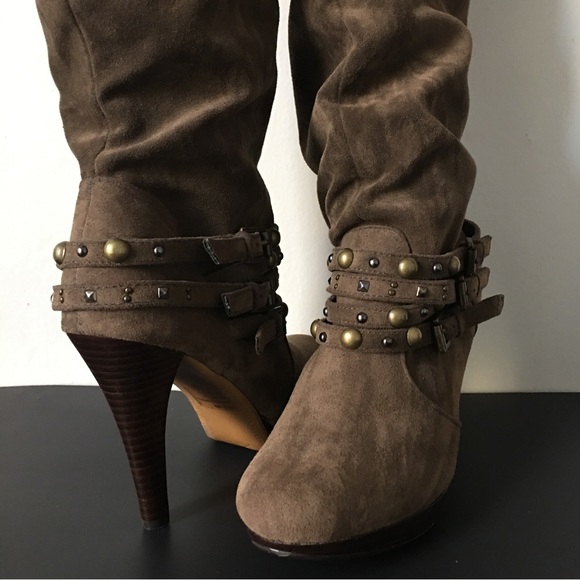 Bakers Lexie Knee High Stiletto Boots Studded Faux Suede Taupe 7.5B Platform - Picture 1 of 12